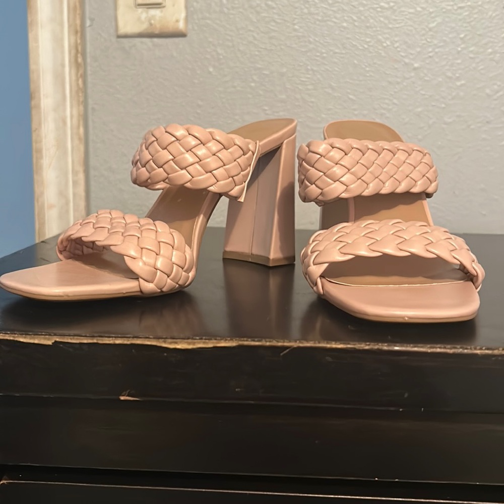 These cute braided styled heels for my girlies! #rosegold